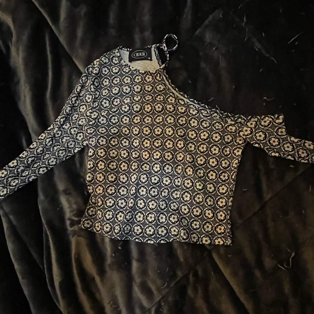Single shoulder strap floral shirt